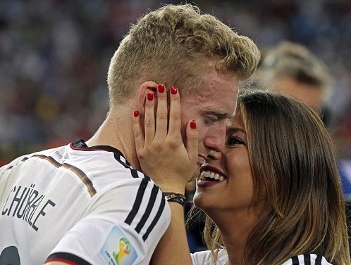 Παγκόσμιο Κύπελλο Ποδοσφαίρου 2014 - Τελικός: Γλέντησαν και τις γυναίκες τους οι Γερμανοί (photos)