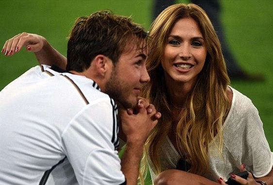 Παγκόσμιο Κύπελλο Ποδοσφαίρου 2014 - Τελικός: Γλέντησαν και τις γυναίκες τους οι Γερμανοί (photos)