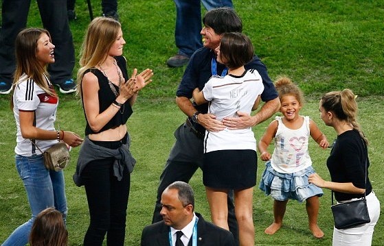 Παγκόσμιο Κύπελλο Ποδοσφαίρου 2014 - Τελικός: Γλέντησαν και τις γυναίκες τους οι Γερμανοί (photos)