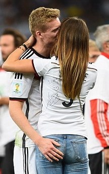 Παγκόσμιο Κύπελλο Ποδοσφαίρου 2014 - Τελικός: Γλέντησαν και τις γυναίκες τους οι Γερμανοί (photos)