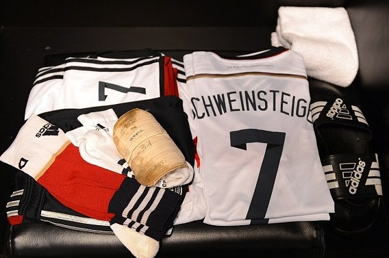 Παγκόσμιο Κύπελλο Ποδοσφαίρου 2014 - Τελικός: Τα ξεχωριστά παπούτσια Σβαϊνστάιγκερ και Μέσι (photos)