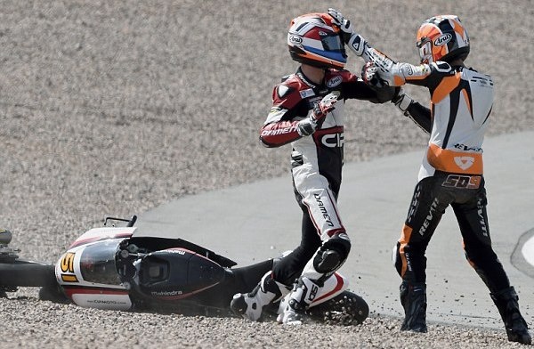 Moto 3: Μηχανές συγκρούστηκαν και οι αναβάτες πλακώθηκαν! (photos+video)