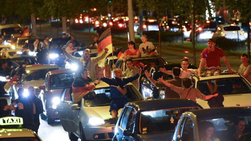 Μουντιάλ 2014 – Γερμανία: Ολονύκτιο γλέντι για τα «πάντσερ» (videos+photos)