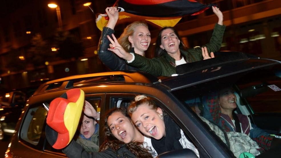 Μουντιάλ 2014 – Γερμανία: Ολονύκτιο γλέντι για τα «πάντσερ» (videos+photos)