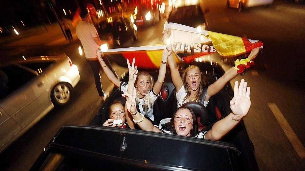 Μουντιάλ 2014 – Γερμανία: Ολονύκτιο γλέντι για τα «πάντσερ» (videos+photos)