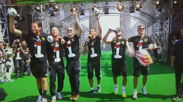 Μουντιάλ 2014 - Γερμανία: «Τρέλα» στο τουίτερ οι Γερμανοί (photos)