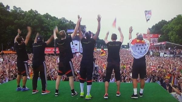 Μουντιάλ 2014 - Γερμανία: «Τρέλα» στο τουίτερ οι Γερμανοί (photos)