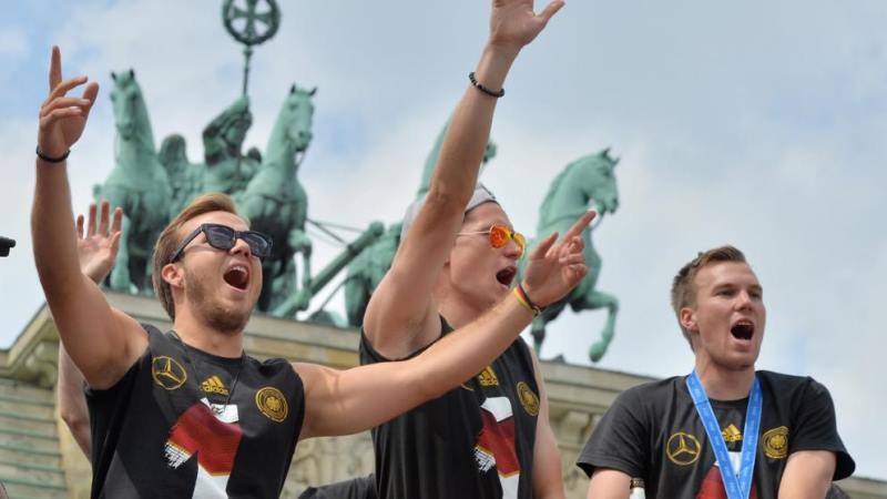 Υποδοχή ηρώων για τους πρωταθλητές κόσμου (videos+photos)