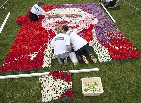 Παγκόσμιο Κύπελλο Ποδοσφαίρου 2014 - Ολλανδία: 25 χιλιάδες τουλίπες για φαν Χάαλ (photos)