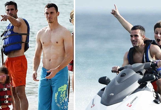 Αγγλία: Μπάνια μαζί φαν Πέρσι και Βερμάλεν (photos)