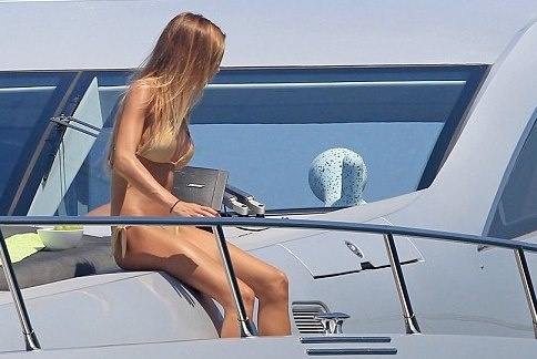 Μουντιάλ 2014 - Γερμανία: Συνεχίζει τα μπάνια του ο Γκέτσε (photos)