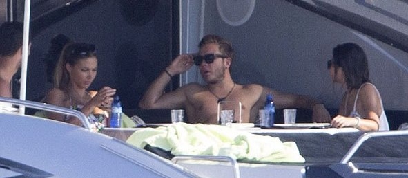 Μουντιάλ 2014 - Γερμανία: Συνεχίζει τα μπάνια του ο Γκέτσε (photos)