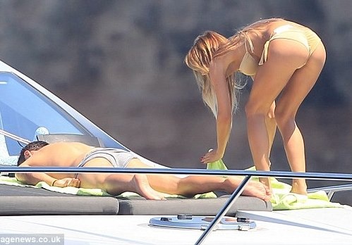 Μουντιάλ 2014 - Γερμανία: Συνεχίζει τα μπάνια του ο Γκέτσε (photos)