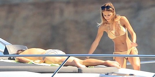 Μουντιάλ 2014 - Γερμανία: Συνεχίζει τα μπάνια του ο Γκέτσε (photos)