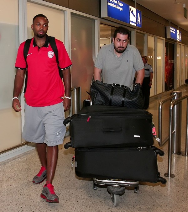 Ολυμπιακός: Αφίχθη στα κόκκινα ο Λαφαγέτ (photos)