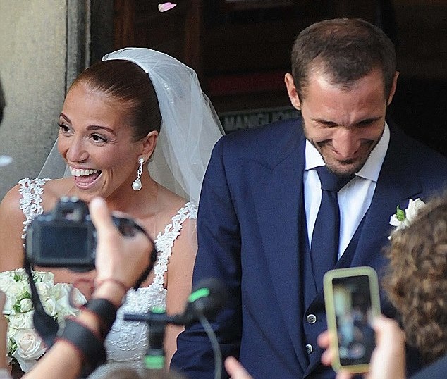 Γιουβέντους: Μετά το δάγκωμα, παντρεύτηκε ο Κιελίνι (photos)