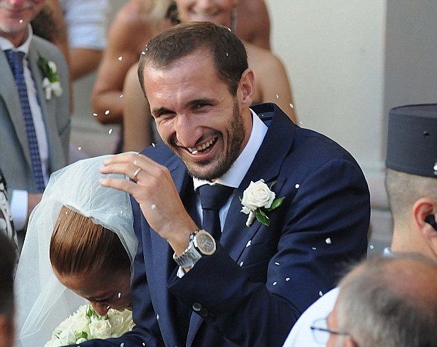 Γιουβέντους: Μετά το δάγκωμα, παντρεύτηκε ο Κιελίνι (photos)