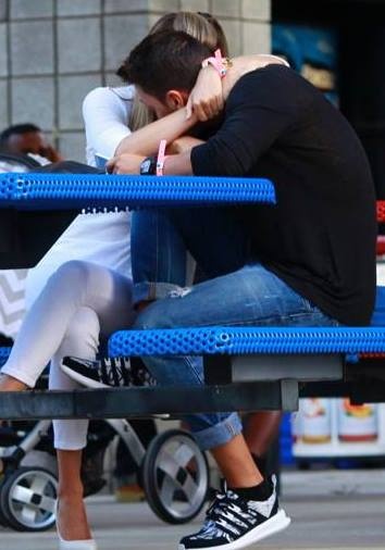 Άρσεναλ: Στο Λος Άντζελες με την Μάντι ο Οζίλ (photos)