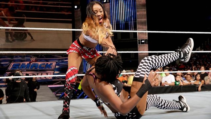 SmackDown: «Καθάρισε» ο Reigns (photos+videos)