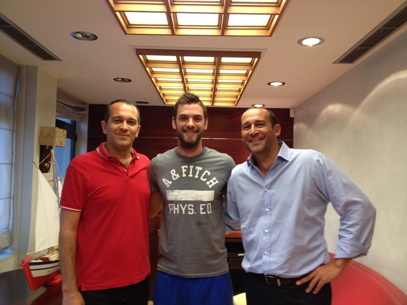 Ολυμπιακός: Έως το 2017 ο Μάντζαρης (photos)