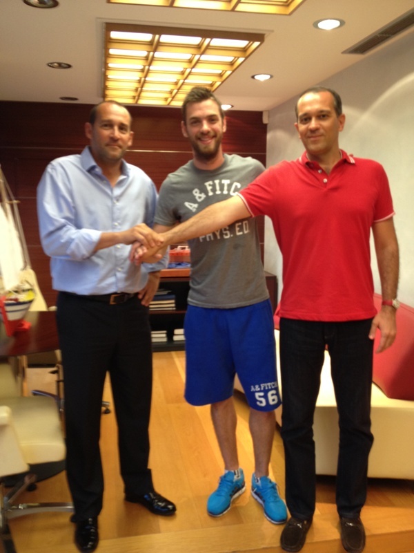 Ολυμπιακός: Έως το 2017 ο Μάντζαρης (photos)