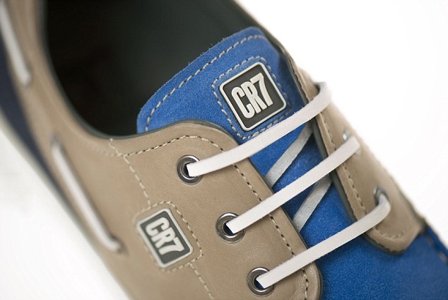 Κριστιάνο Ρονάλντο: Λανσάρει παπούτσια (photos)