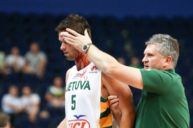 Λιθουανία: Μάτωσε ο Καλνιέτις (photos)