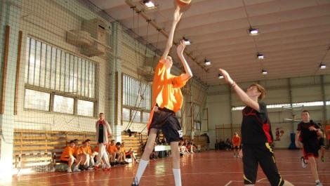 Μπάσκετ: Ο 13χρονος Ρουμάνος «γίγαντας» θα φτάσει τα 2.44! (photos+videos)
