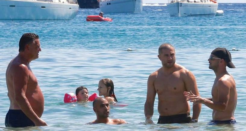Γαλατάσαραϊ: Μπάνια στην Ίμπιζα ο Σνάιντερ (photos)