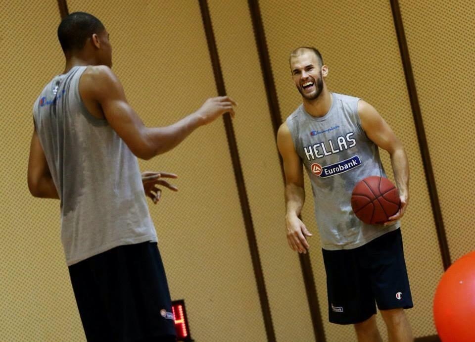 Αντετοκούνμπο: «Πάσαρέ μου την μπάλα Νικ Καλάθη!» (photo+tweets)