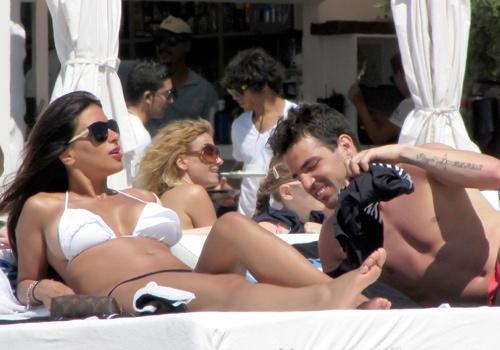 Ένα καυτό φιλί για τον Φάμπρεγκας (photos)