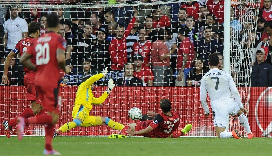 Με το δεξί η Ρεάλ Μαδρίτης, 2-0 τη Σεβίλλη (photos+videos)