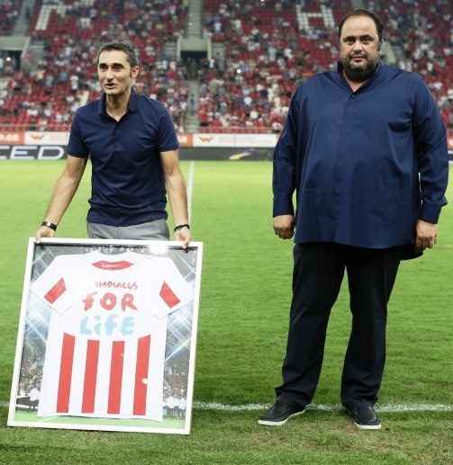 Ολυμπιακός – Αθλέτικ Μπιλμπάο: Βραβεύτηκε και αποθεώθηκε ο Βαλβέρδε (photos)