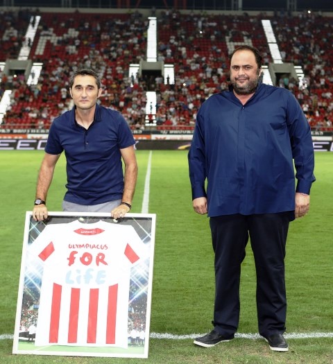 Ολυμπιακός – Αθλέτικ Μπιλμπάο: Βραβεύτηκε και αποθεώθηκε ο Βαλβέρδε (photos)