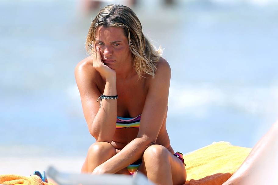 Αντρέα Πίρλο: Topless στην παραλία η πρώην του (photos)