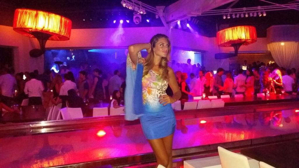 Ολυμπιακός: Με νέο εντυπωσιακό φόρεμα η Μάρτα (photos)