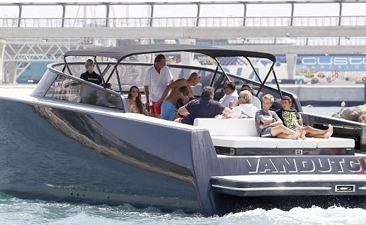 Φόρμουλα 1: Χαίρεται την Τζέσικα πριν το Σπα ο Μπάτον (photos)