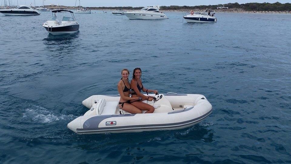 Ολυμπιακός: Οδηγεί φουσκωτό η Μάρτα (photo)