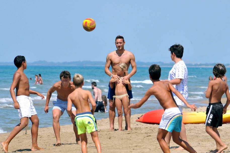 Ρόμα: Τα μπάνια του Τότι στην Σαμπαούντια (photos)