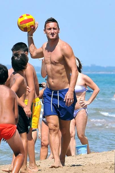 Ρόμα: Τα μπάνια του Τότι στην Σαμπαούντια (photos)