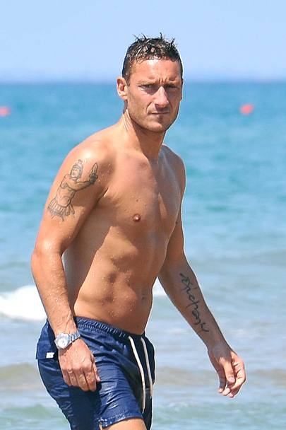 Ρόμα: Τα μπάνια του Τότι στην Σαμπαούντια (photos)