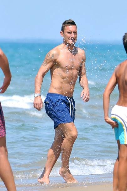 Ρόμα: Τα μπάνια του Τότι στην Σαμπαούντια (photos)