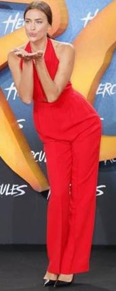 Ιρίνα Σάικ: «Φωτιά» στα κόκκινα στο Βερολίνο (photos)