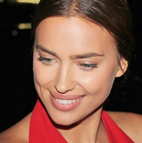 Ιρίνα Σάικ: «Φωτιά» στα κόκκινα στο Βερολίνο (photos)