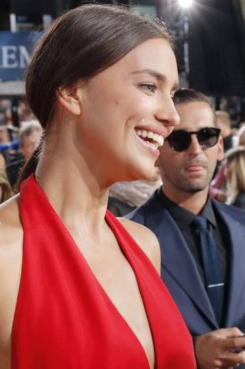 Ιρίνα Σάικ: «Φωτιά» στα κόκκινα στο Βερολίνο (photos)