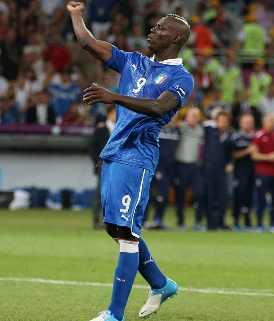 Ανακοινώθηκε ο Μπαλοτέλι από Λίβερπουλ (photos+tweet)