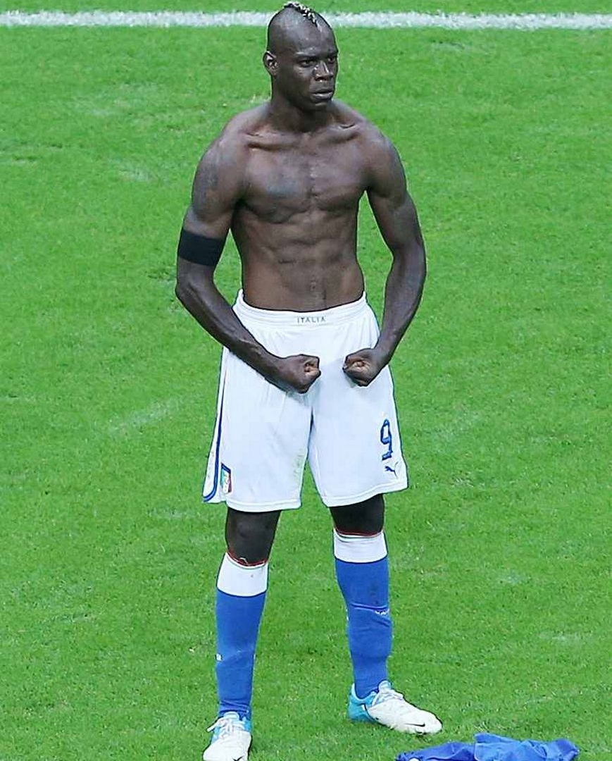 Ανακοινώθηκε ο Μπαλοτέλι από Λίβερπουλ (photos+tweet)