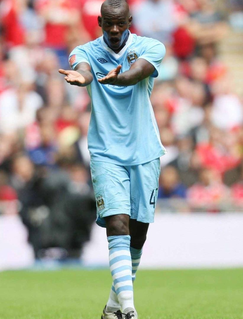 Ανακοινώθηκε ο Μπαλοτέλι από Λίβερπουλ (photos+tweet)