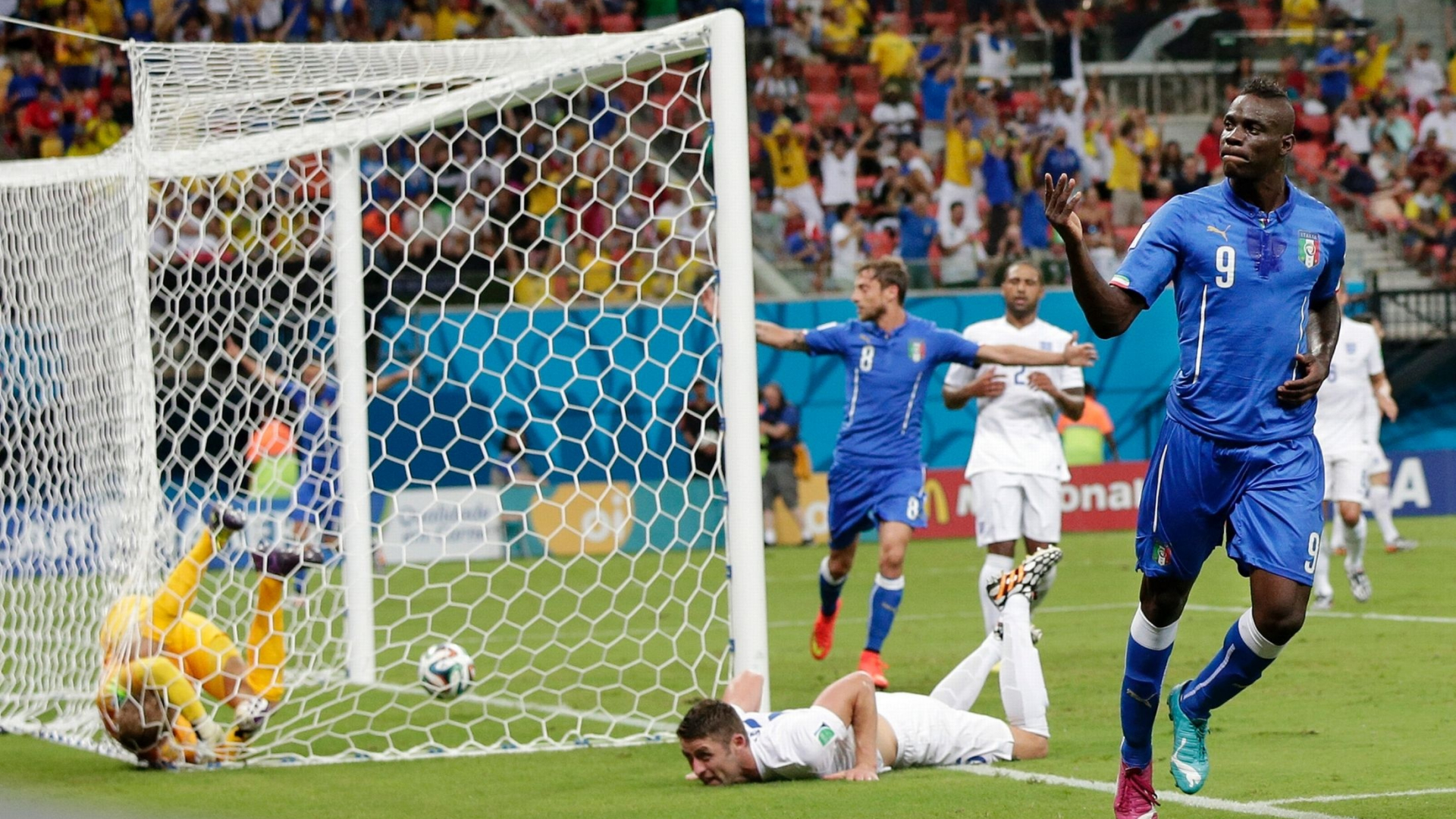 Ανακοινώθηκε ο Μπαλοτέλι από Λίβερπουλ (photos+tweet)