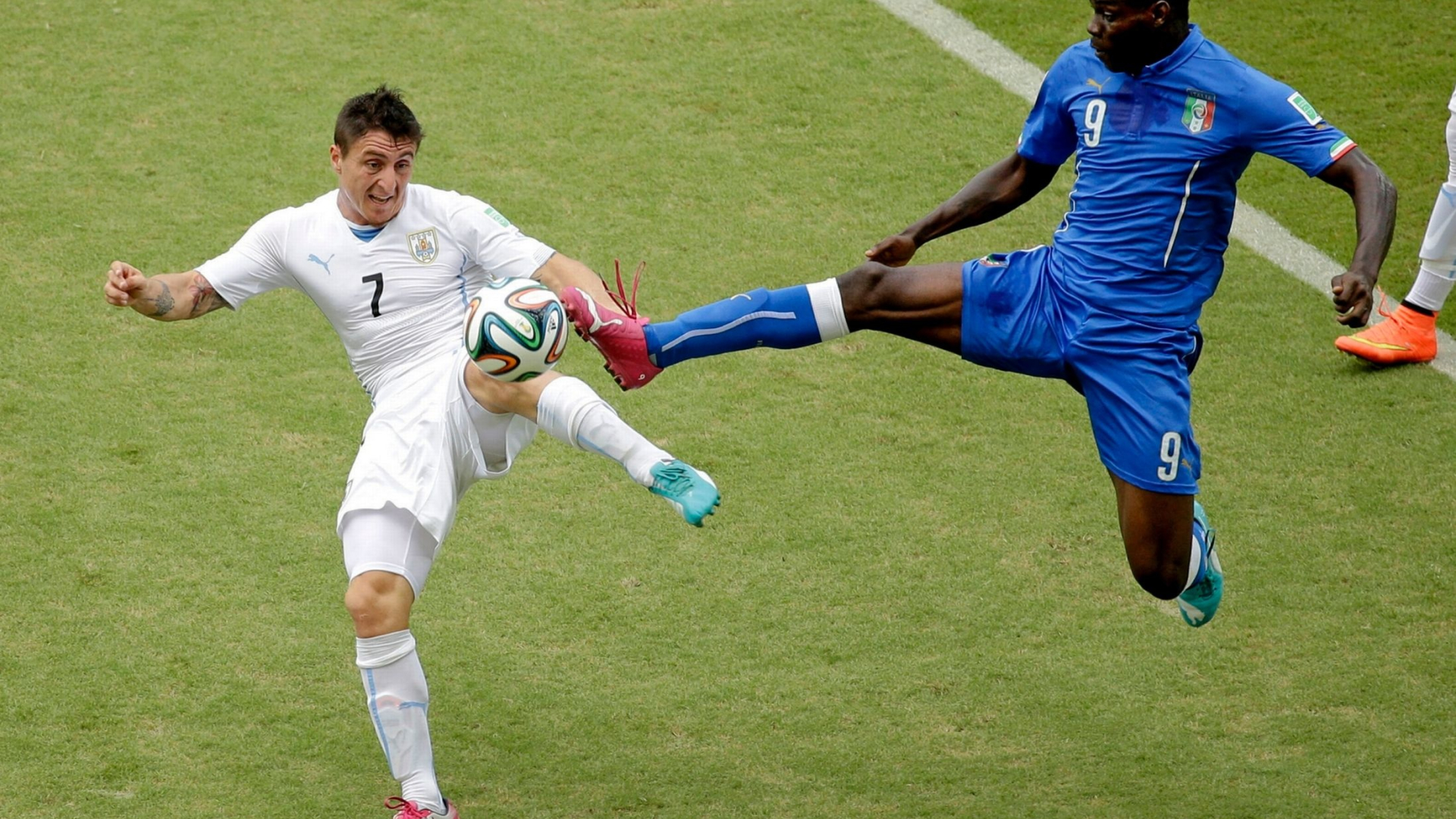 Ανακοινώθηκε ο Μπαλοτέλι από Λίβερπουλ (photos+tweet)